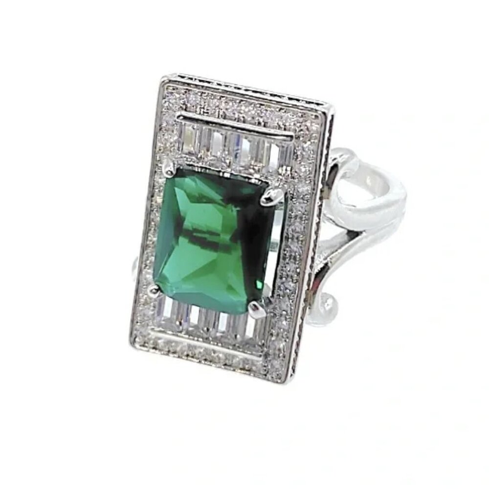 925 Sterling Silver Vintage Style in Green Emerald Cut Ring. Size 8